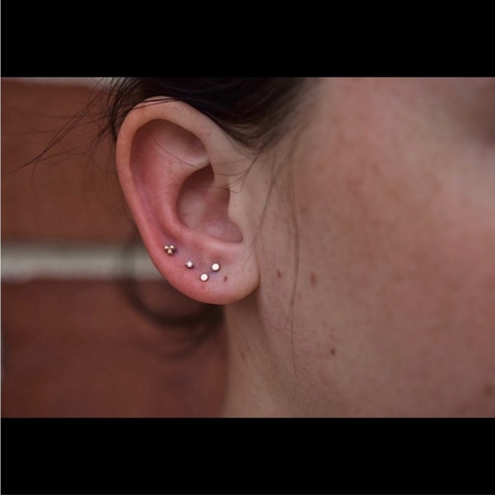 BVLA 14k YG 2mm disc with post